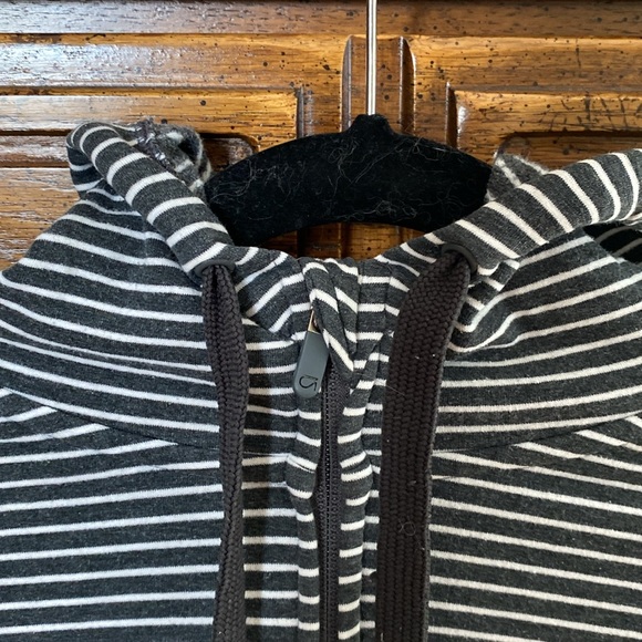GapFit zip up hoodie - Picture 4 of 11